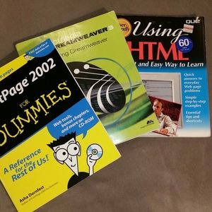 Bundle of tech/computer books.